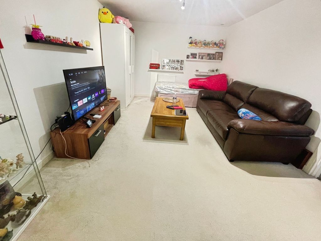 Property photo 2 of 14 Lounge