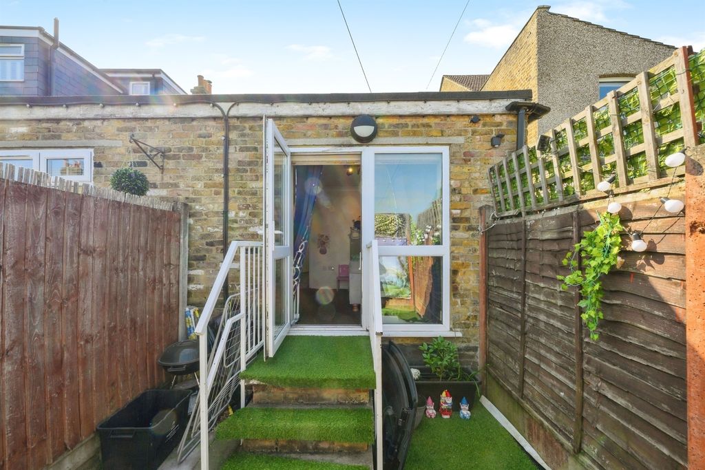 Property photo 2 of 17