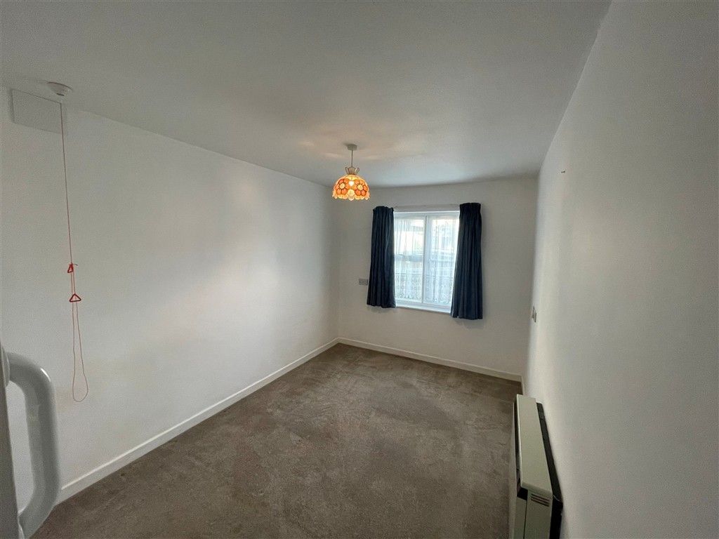 Property photo 3 of 7 Bedroom