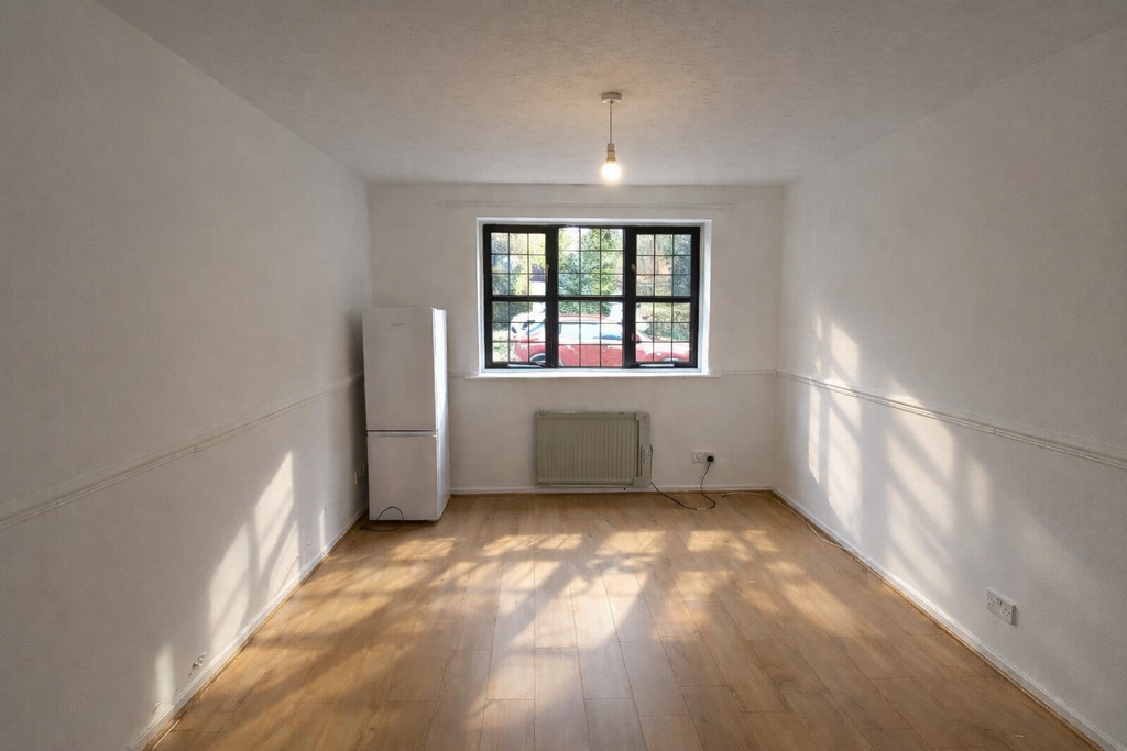 Property photo 1 of 6 Photo 0