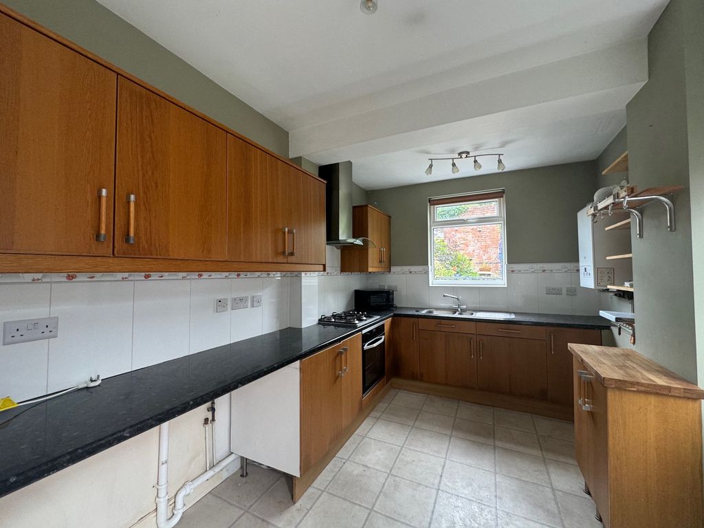 Property photo 2 of 8 Image006