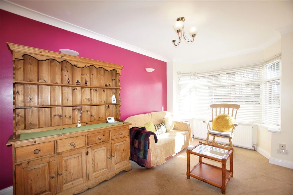 Property photo 2 of 11 Approach