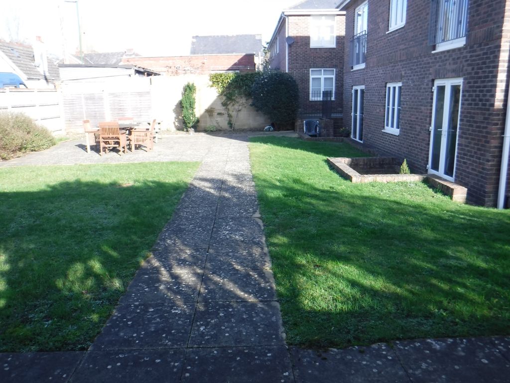 Property photo 2 of 8 Rear