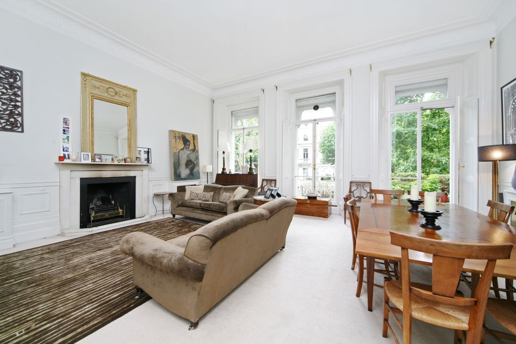 Property photo 1 of 8 Queen's Gate