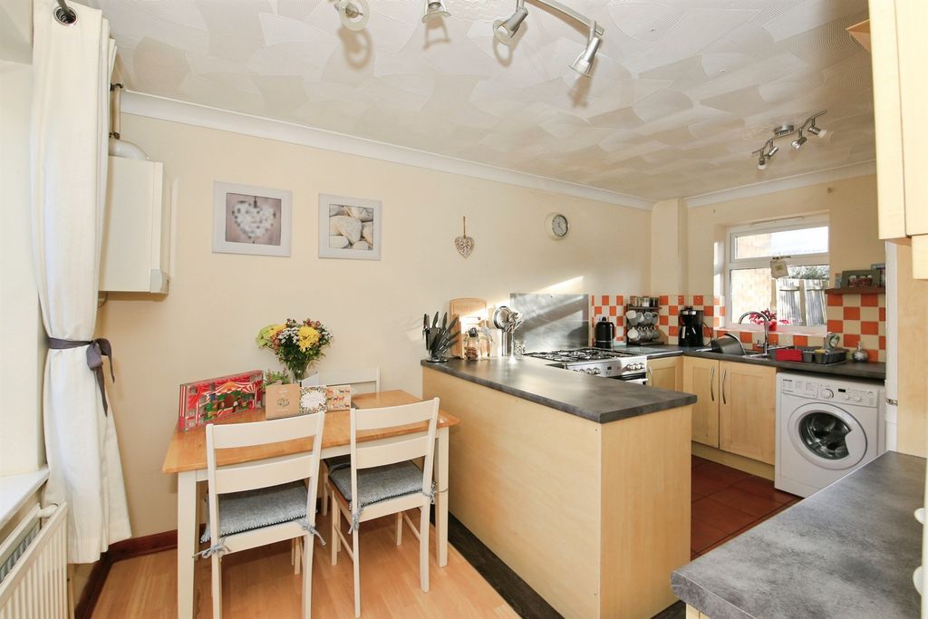 Property photo 1 of 7 Kitchen