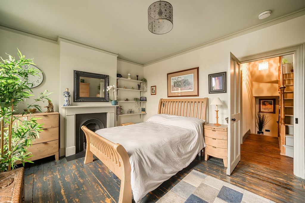 Property photo 3 of 32