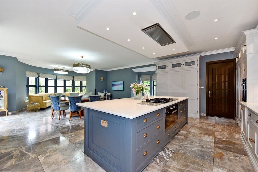 Property photo 3 of 20 Kitchen