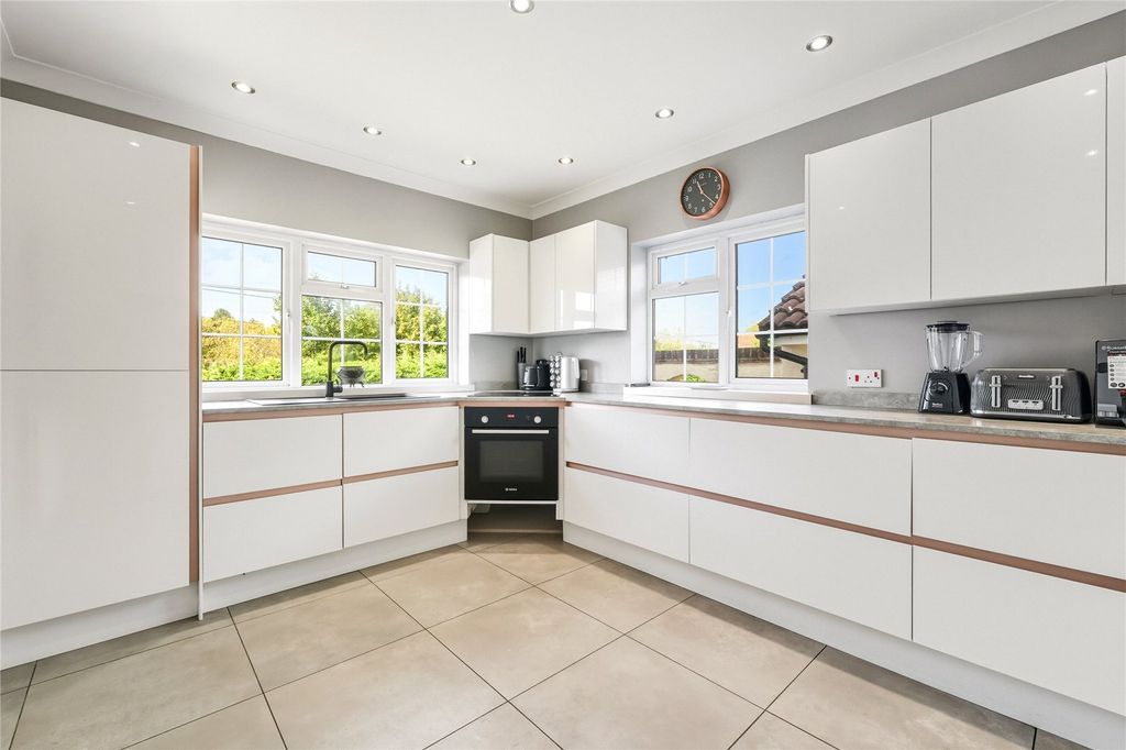 Property photo 3 of 18 Kitchen