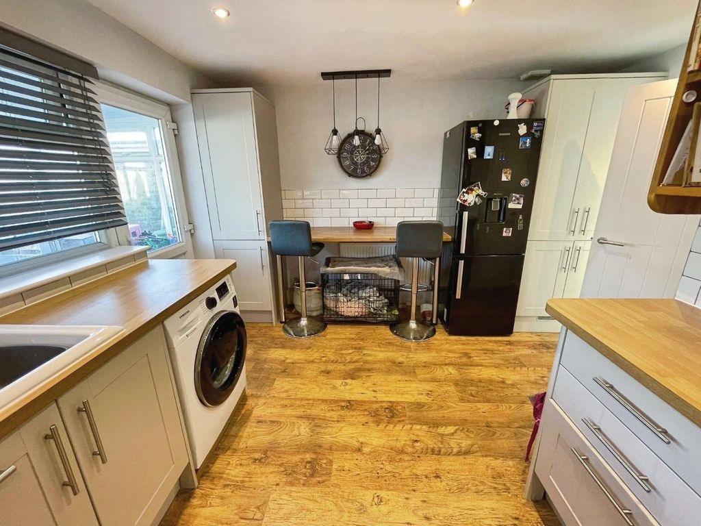 Property photo 3 of 14 57Fec873-3d903720-Bc78-4785-975E-6F90F8672A44.Jpeg