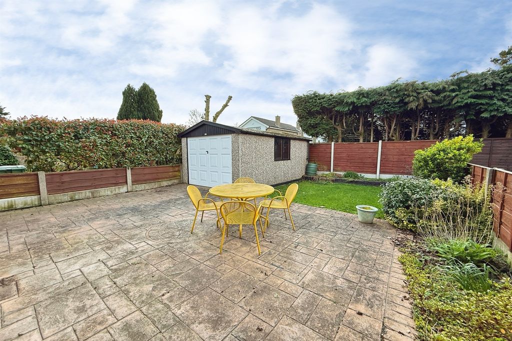 Property photo 2 of 13 Garden