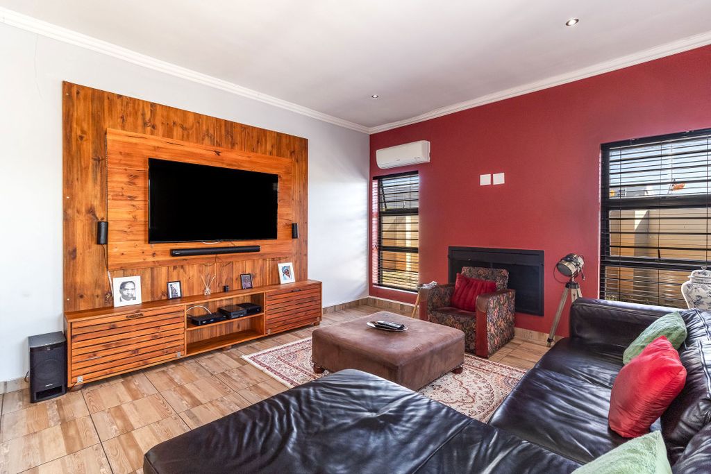 Property photo 2 of 34 1Bc1735863