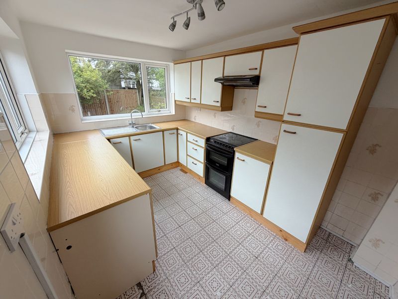 Property photo 2 of 25 Kitchen