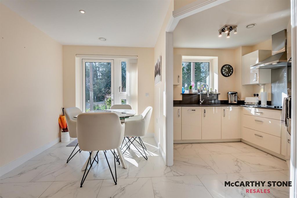 Property photo 3 of 33 8584497-Interior04-800.Jpg