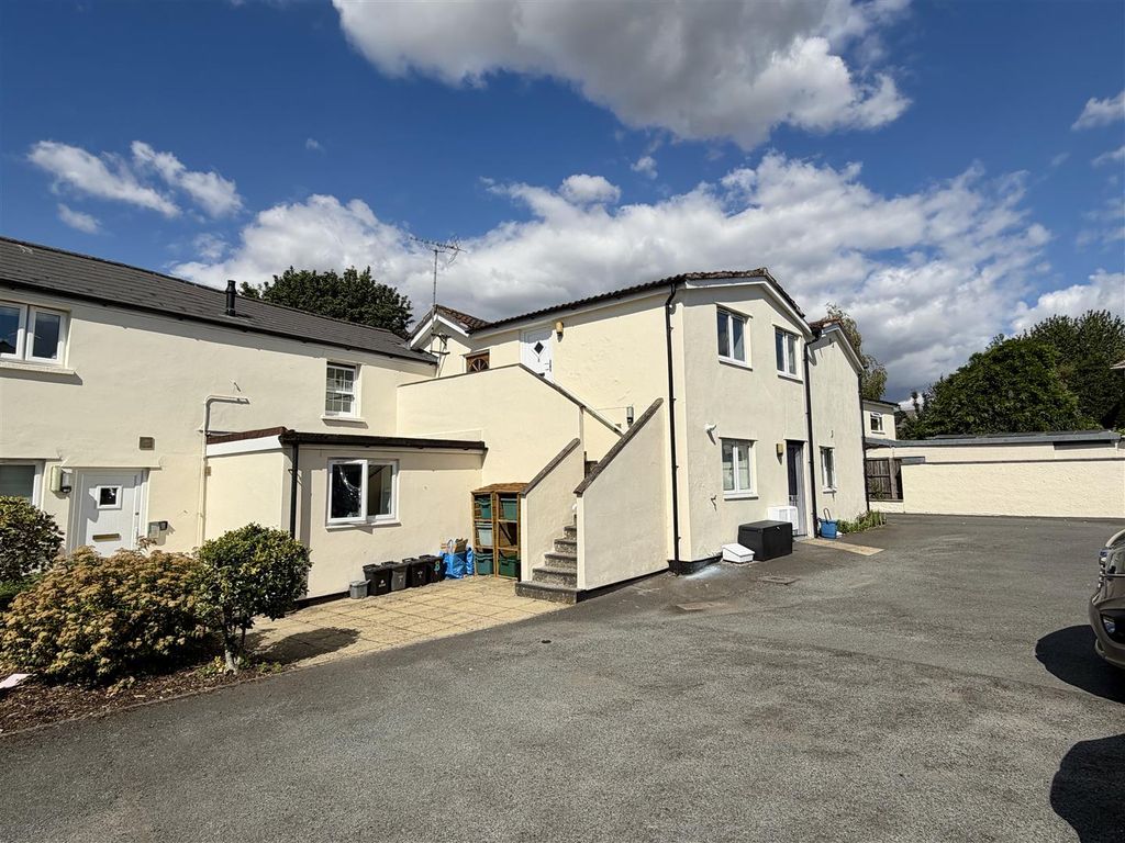 Property photo 1 of 10 External View