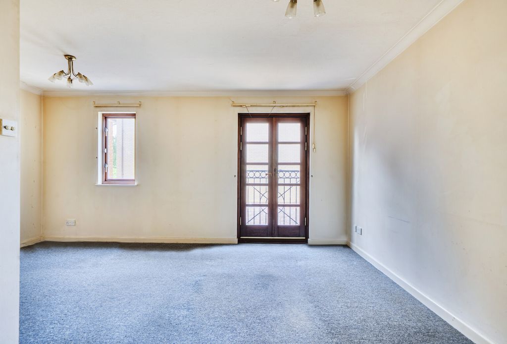 Property photo 3 of 15 1454689-8-69F5E23...