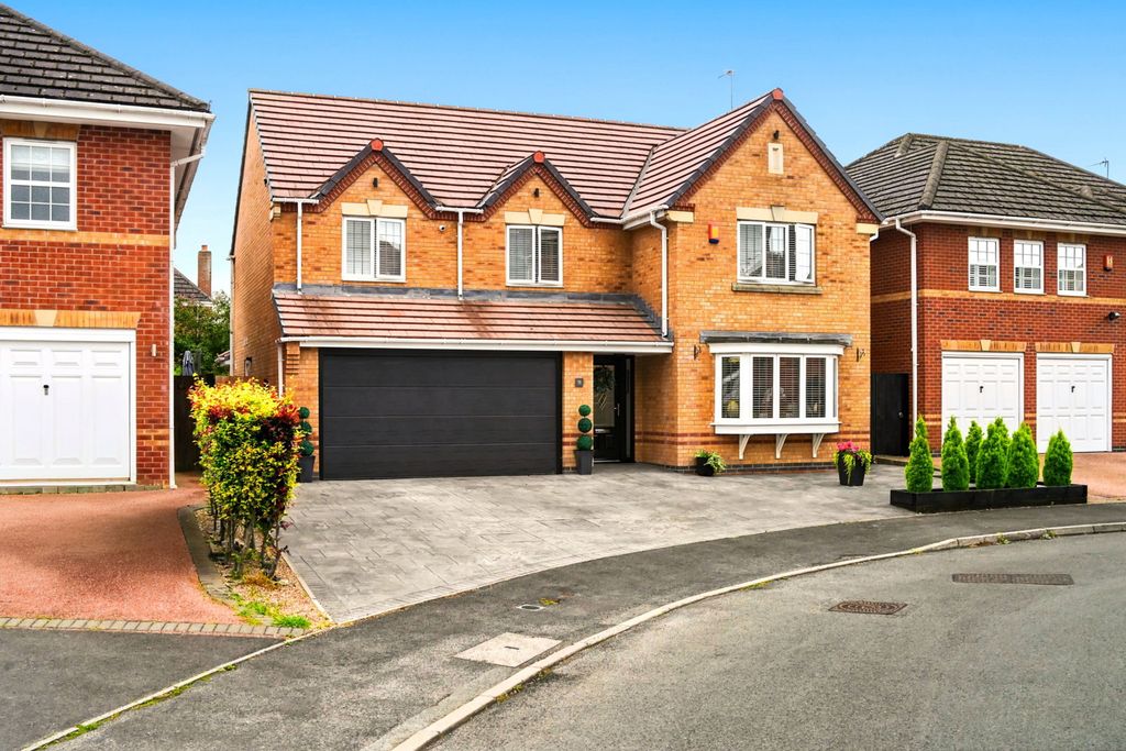 Property photo 1 of 67