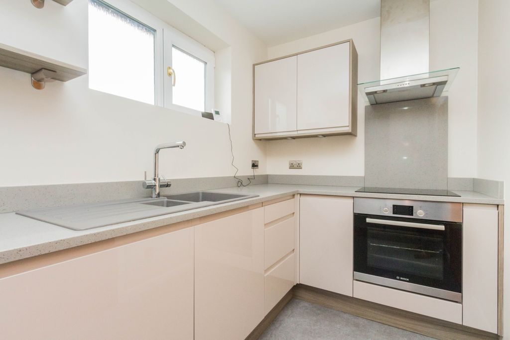 Property photo 3 of 6 Kitchen