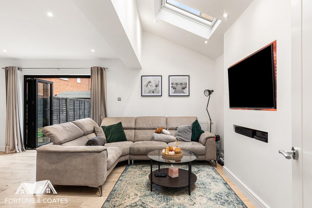 Property photo 3 of 21 Coalportclose_12.Jpg