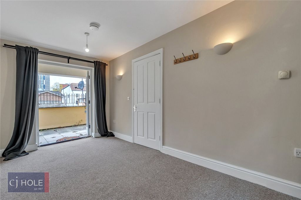 Property photo 2 of 16 Picture No. 10