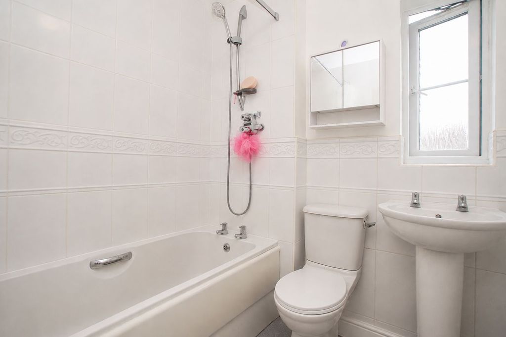 Property photo 3 of 14 Bathroom