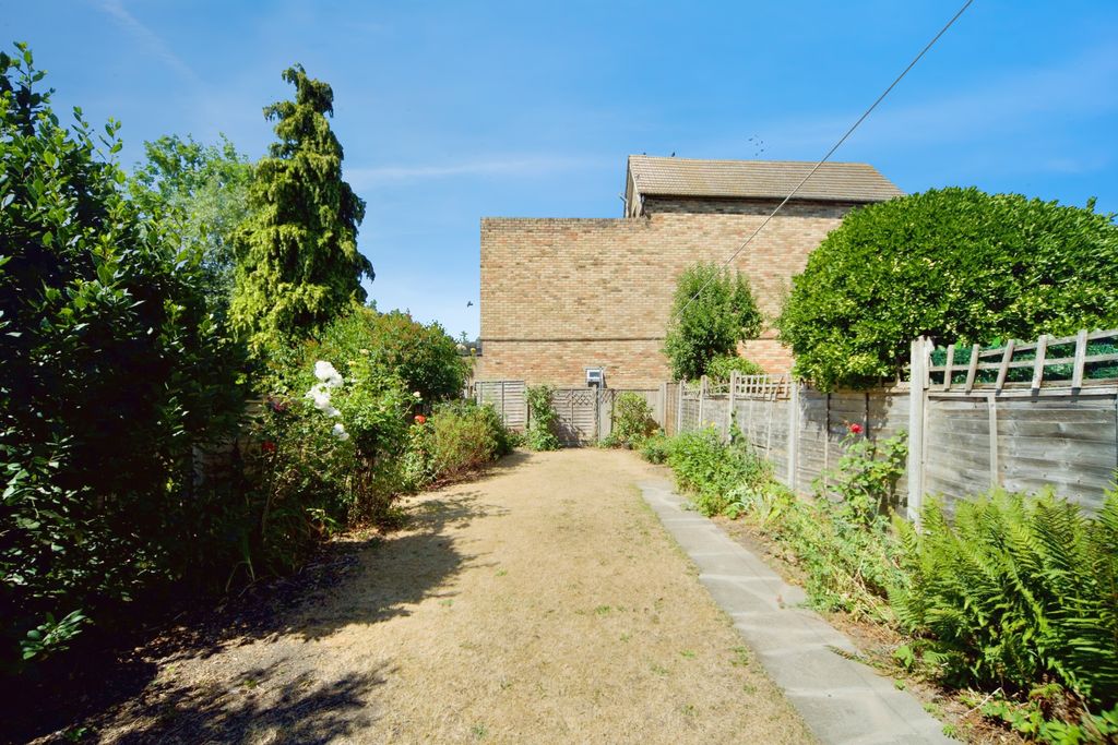 Property photo 3 of 20 Garden