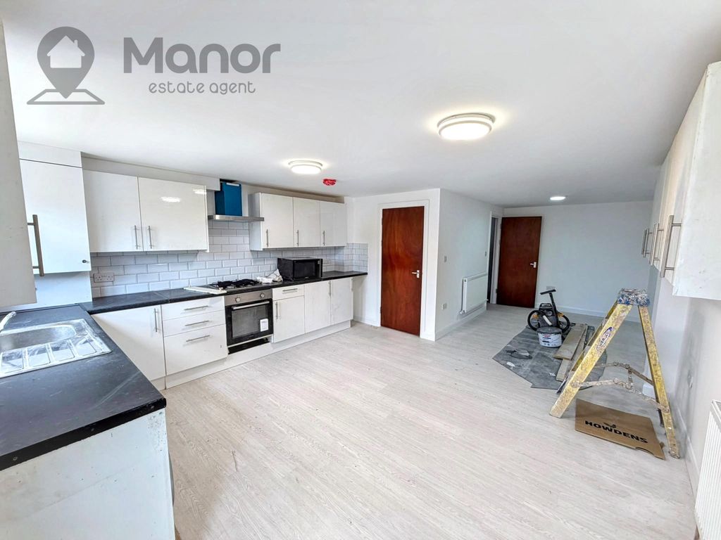 Property photo 2 of 25 Kitchen Diner