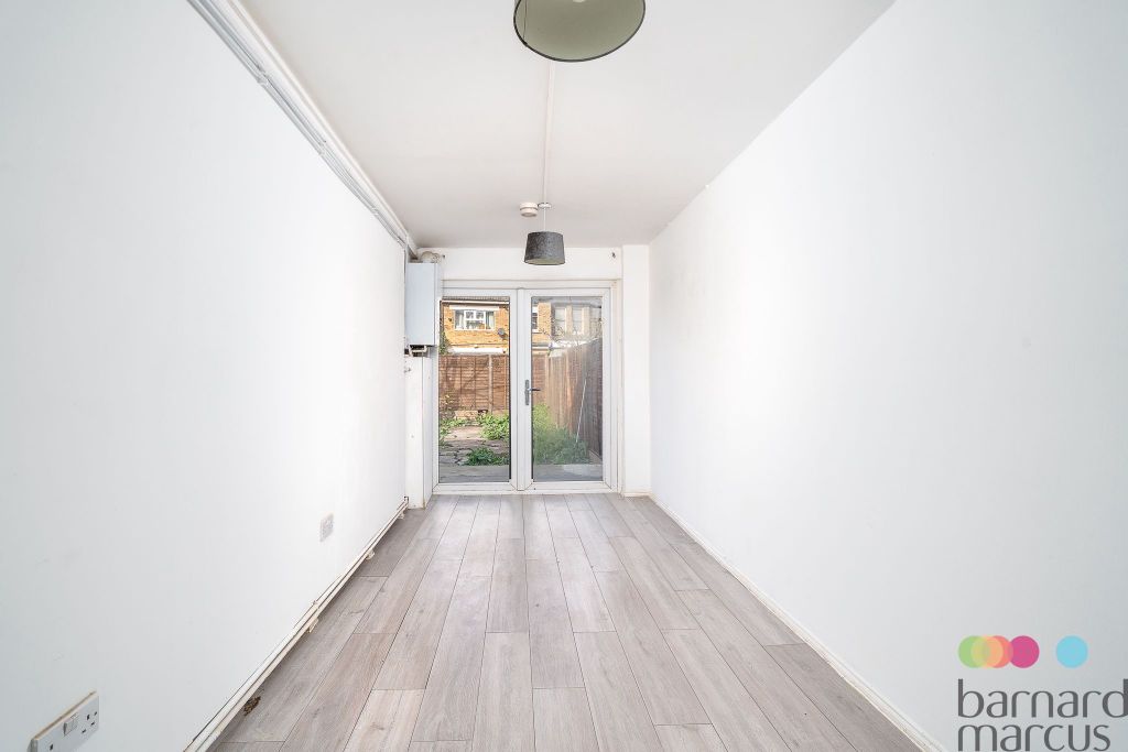 Property photo 2 of 8 Bedroom 1