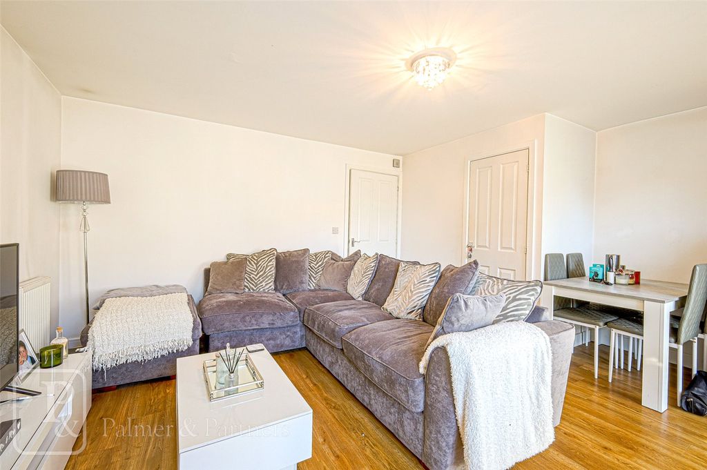 Property photo 2 of 10 Lounge