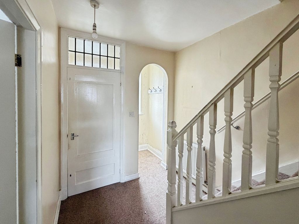Property photo 2 of 18 Hallway