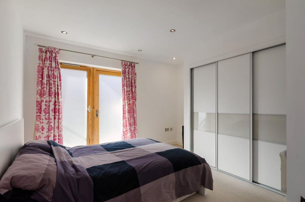 Property photo 3 of 11 Picture 3