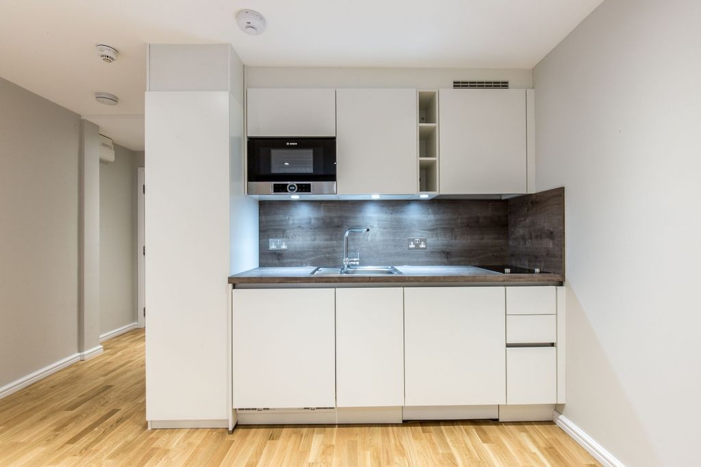 Property photo 3 of 11 Kitchen