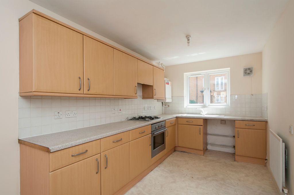 Property photo 3 of 14 Kitchen