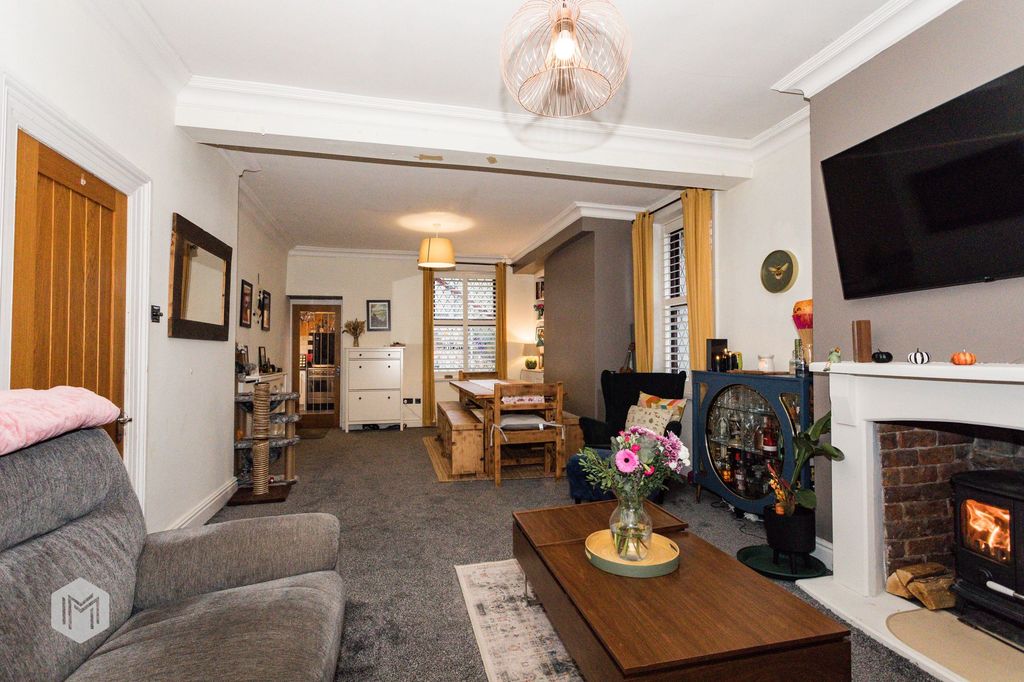 Property photo 2 of 23