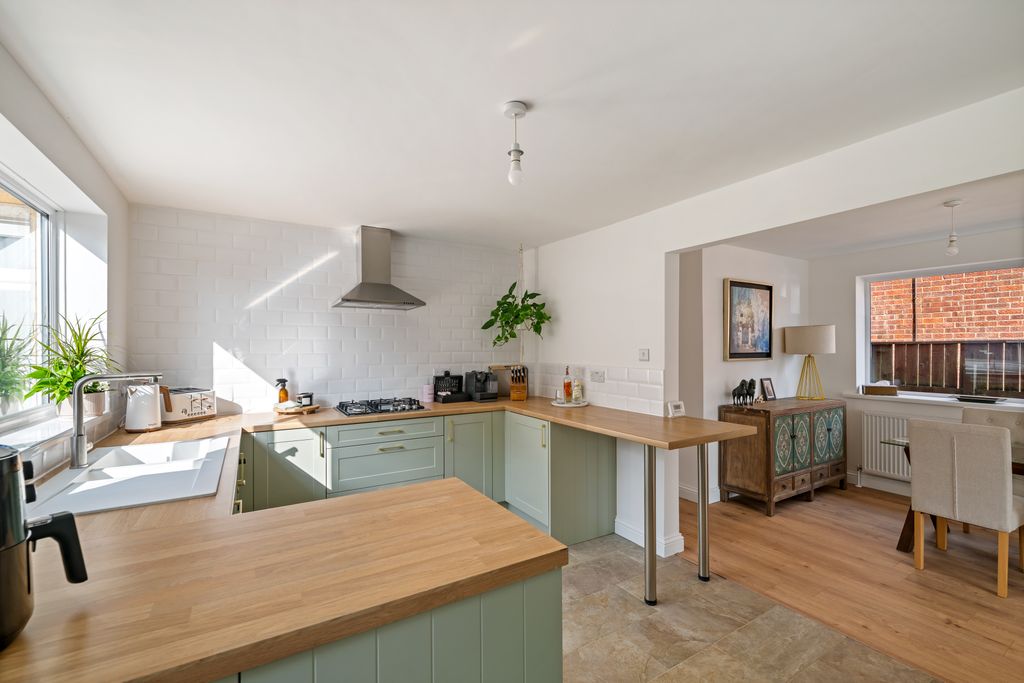 Property photo 3 of 27 27