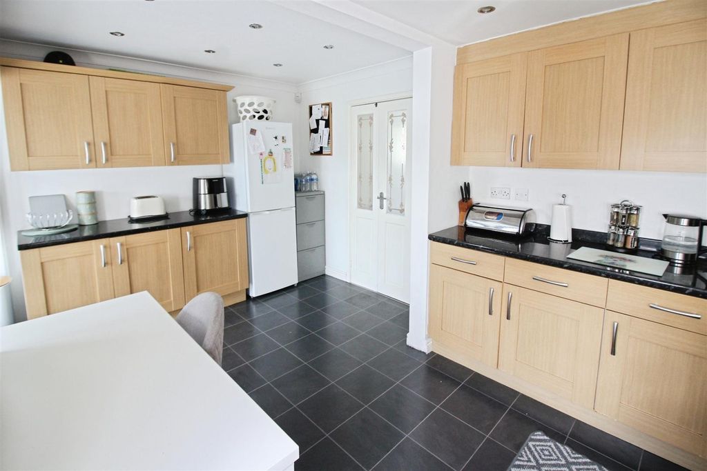 Property photo 2 of 21 Dining Kitchen