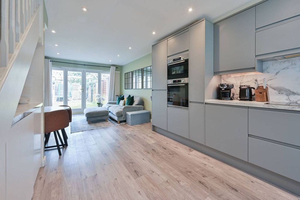 Property photo 3 of 16