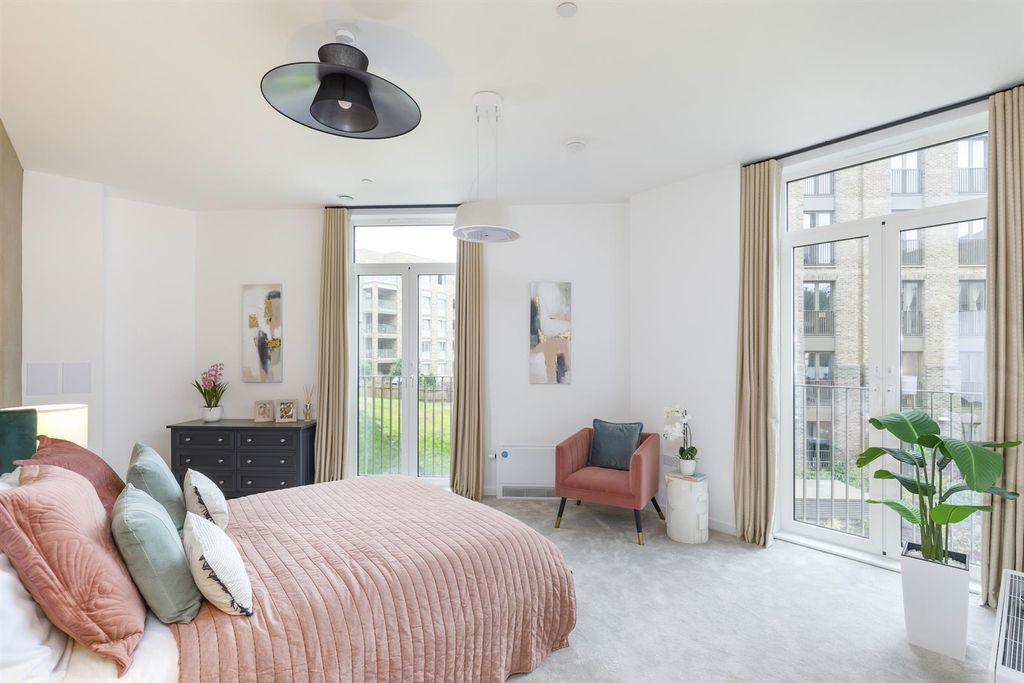 Property photo 3 of 13 Ayrton House Prinicipal Bedroom.Jpg