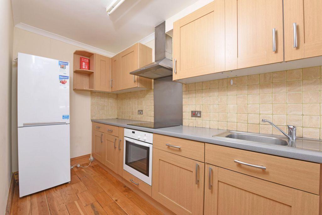 Property photo 2 of 6 Kitchen