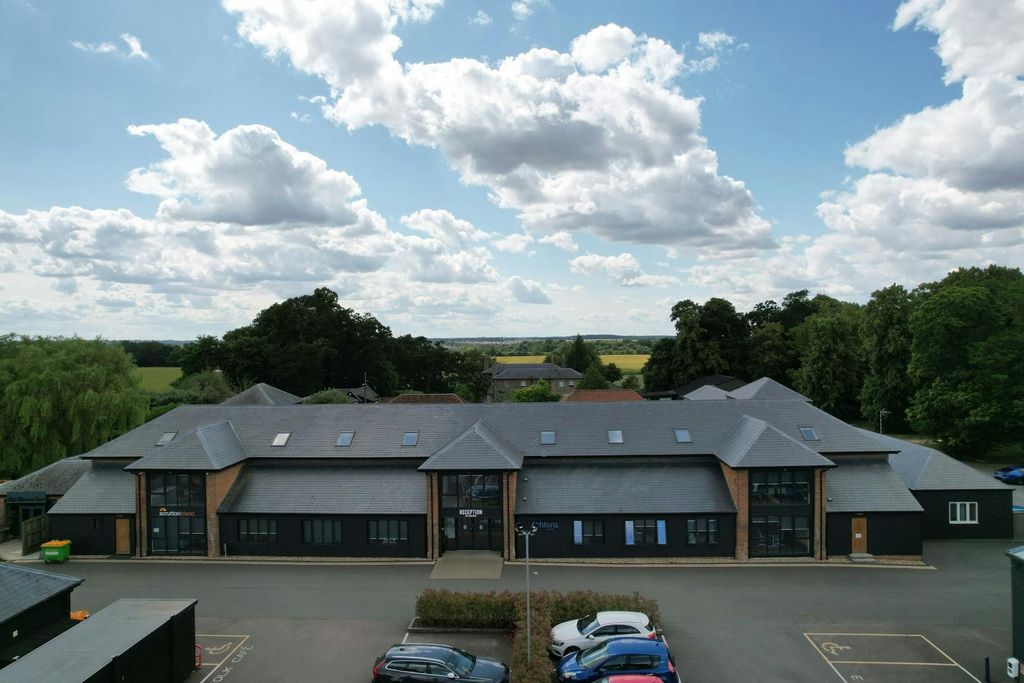 Property photo 2 of 5 Ukha1043 Large.Jpg