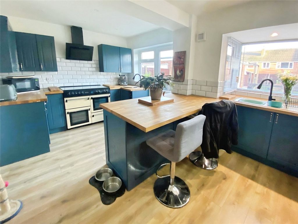 Property photo 2 of 21 Kitchen/Diner