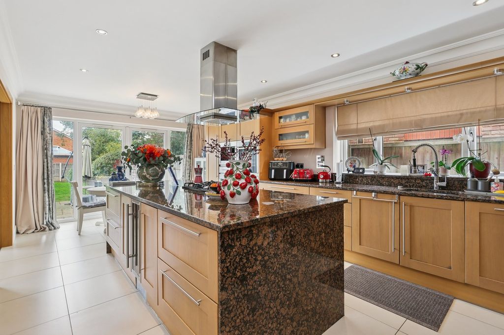 Property photo 2 of 19