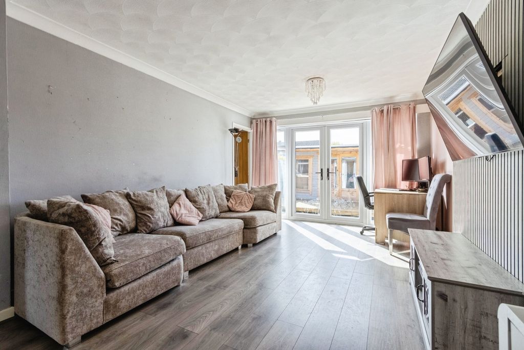 Property photo 2 of 16 Pbox-Img.Jpg