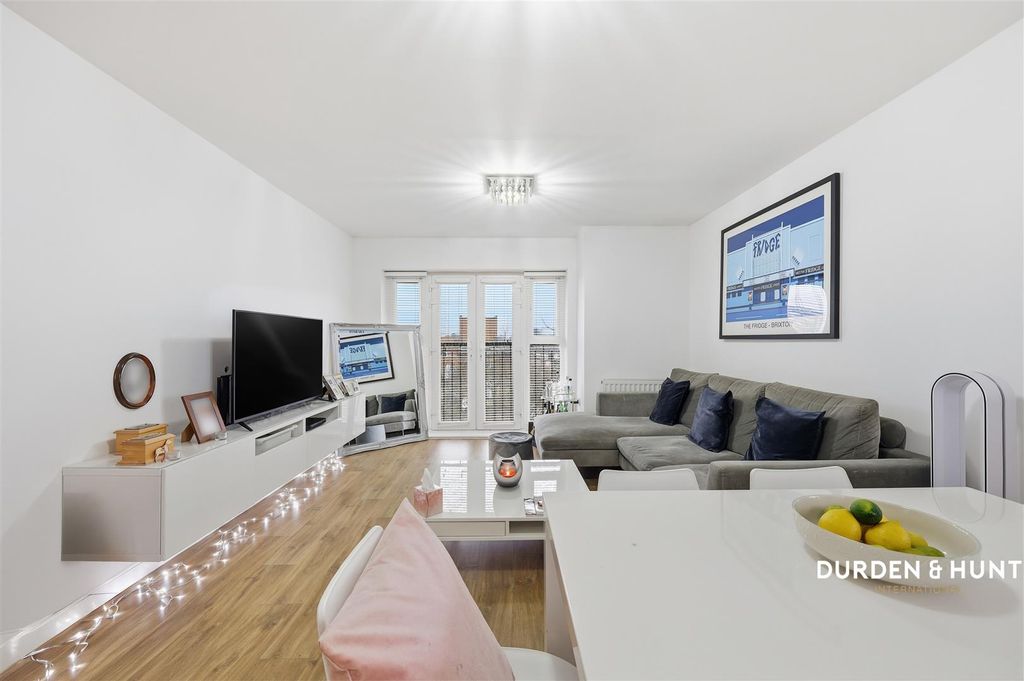 Property photo 2 of 11 Stafford Avenue