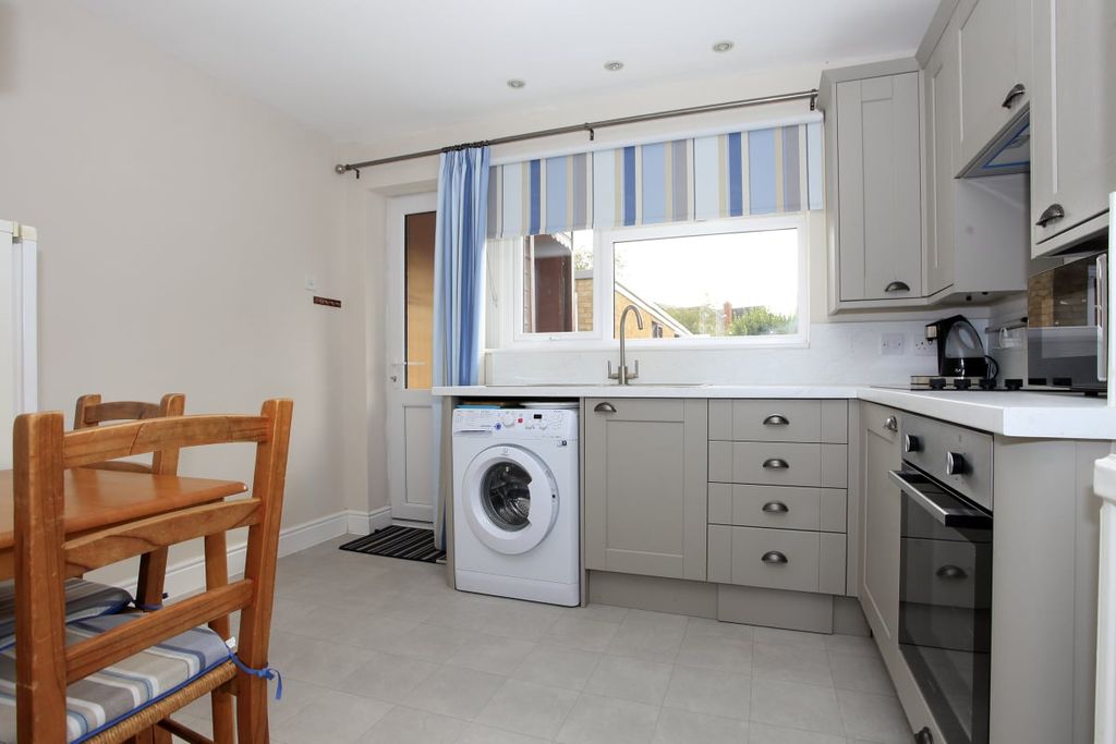 Property photo 3 of 33