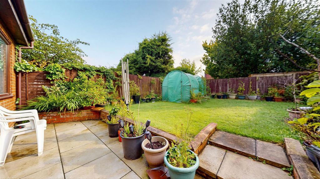 Property photo 2 of 19 Melrose Avenue Rear Garden