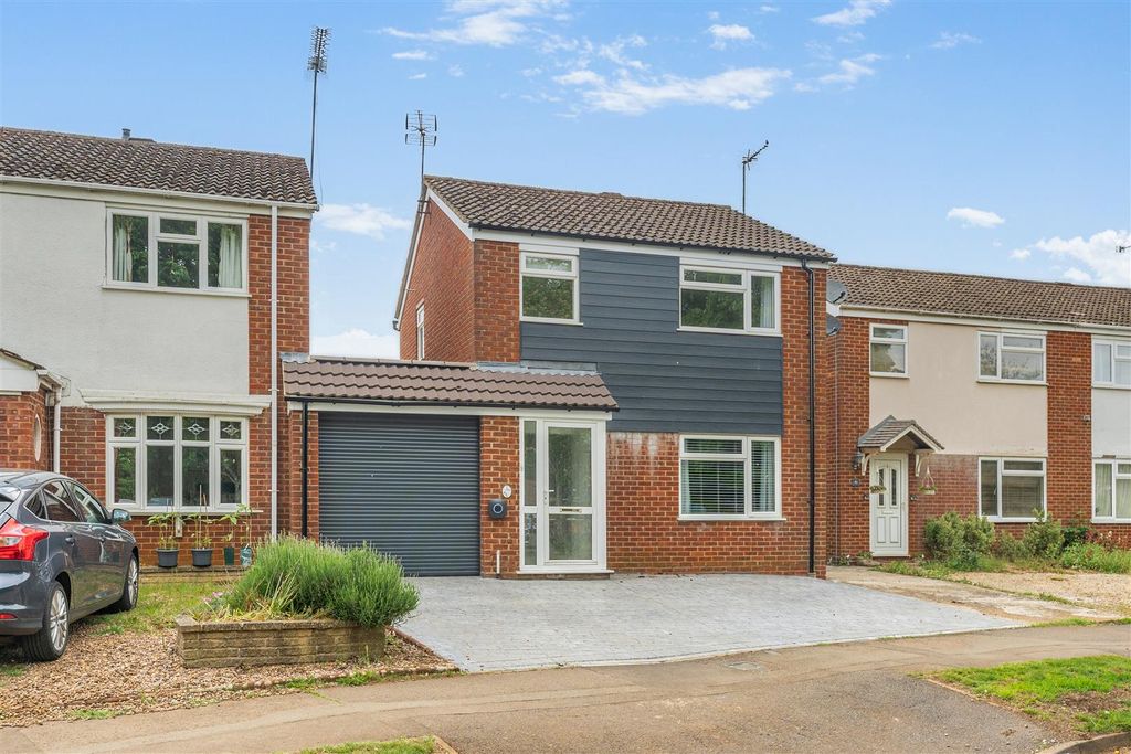 Property photo 1 of 13 69 Chatsworth Drive, Banbury-1.Jpg