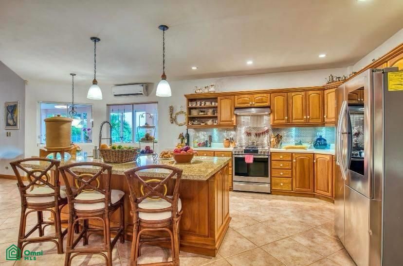 Property photo 3 of 63