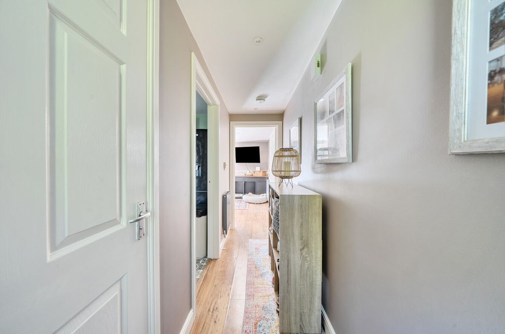 Property photo 2 of 19 1448252-21-69E0ba...