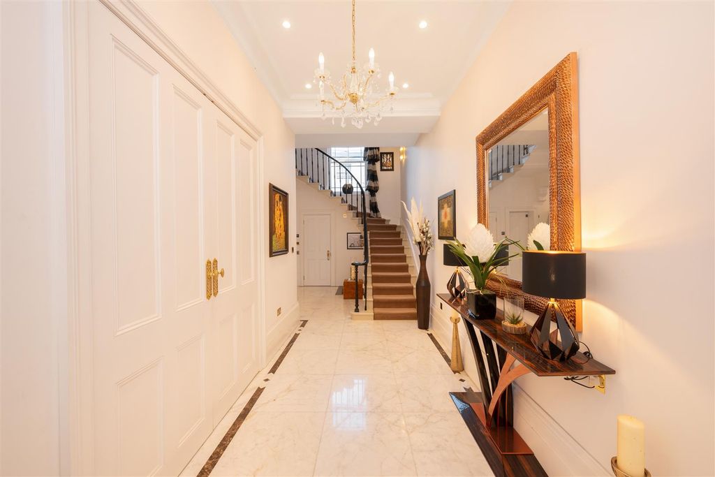 Property photo 2 of 19 13 Prince Albert Road Hi-1.Jpg