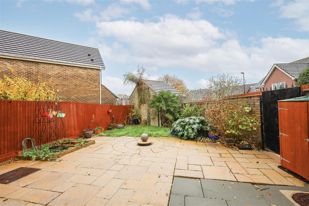 Property photo 2 of 21 Garden